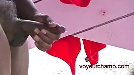 مع اللاتينية كارول ف ...