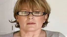 الفتاة الطلابية الور ...