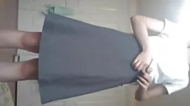 شابة جميلة ، نحيلة ق ...