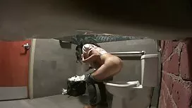 فتاة صغيرة تمتص الدي ...