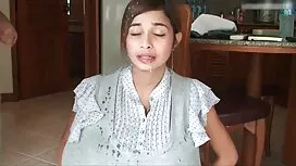 سكرتيرة على الطاولة  ...